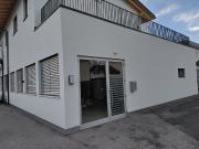 Sanierte Gewerbeimmobilie mit 2 Parkplätzen zu vermieten