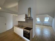 SANIERTE LUFTIGE DACHGESCHOSSWOHNUNG MIT BALKON U4 NÄHE