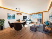 Sanierte Perle mit alpinem Flair: Exklusive 2 Zimmer Wohnung