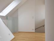 Sanierte, sonnige Maisonette Altbauwohnung mit Balkon