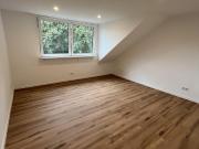Sanierte Zwei Zimmer Dachgeschosswohnung in Neuss Holzheim