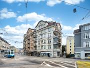 Sanierter Altbau am Bahnhof Enge