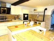 Saniertes Holz Bauernhaus in leicht erhöhter Lage