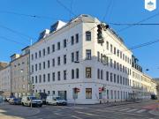 Sanierungsbedürfte Wohnung in generalsaniertem Altbau