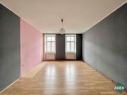 Sanierungsbedürftig, aber charmant – Altbauwohnung mit...