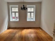 Sanierungsbedürftige 1 Zimmer Wohnung nahe S Bahn Station