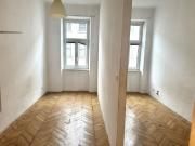 Sanierungsbedürftige 2,5 Zimmer Wohnung in Top Lage des...