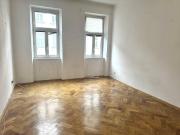 Sanierungsbedürftige 2,5 Zimmer Wohnung in Top Lage des...