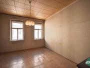 Sanierungsbedürftige 2 Zimmer Altbau mit Potenzial