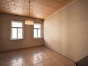 Sanierungsbedürftige 2 Zimmer Altbau mit Potenzial