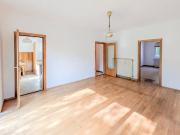 Sanierungsbedürftige 2 Zimmer Wohnung in komplett...