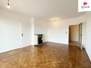 Sanierungsbedürftige 2 Zimmer Wohnung | Loggia...