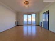 Sanierungsbedürftige 2 Zimmer Wohnung mit großer Loggia...