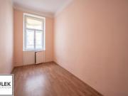 sanierungsbedürftige 2 Zimmer Wohnung nahe...