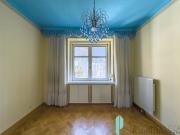 Sanierungsbedürftige 4 Zimmer Altbauwohnung 3. Stock