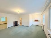 Sanierungsbedürftige 4 Zimmer Wohnung in perfekter...