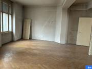 Sanierungsbedürftige 4 Zimmer Wohnung in zentraler Lage...