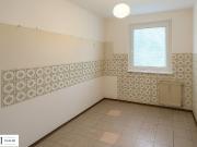 Sanierungsbedürftige 4 Zimmer Wohnung mit Freiflächen in...