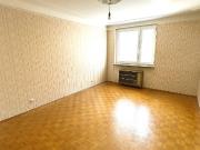 Sanierungsbedürftige 4 Zimmer Wohnung mit Freiflächen in...