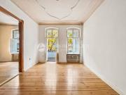 Sanierungsbedürftige 4 Zimmer Wohnung mit Stuck, hohen...