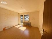 Sanierungsbedürftige 4 Zimmer Wohnung mit zwei Balkonen...