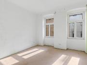 Sanierungsbedürftige Altbauwohnung inklusive Balkon