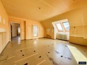 SANIERUNGSBEDÜRFTIGE DACHGESCHOSS WOHNUNG IN TOP LAGE...