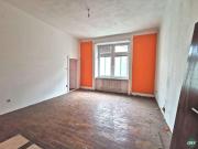 Sanierungsbedürftige Drei Zimmer Wohnung direkt an der U3
