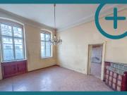 Sanierungsbedürftige gut aufgeteilte 2 Zimmer Wohnung