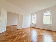 Sanierungsbedürftiger Altbau | Balkon | U Bahn
