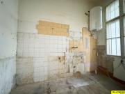 Sanierungsbedürftiges 75 m² Apartment in guter Lage des...