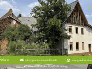 Sanierungsbedürftiges Einfamilienhaus mit großem...