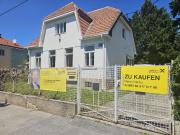 Sanierungsbedürftiges Haus auf großem Grund !