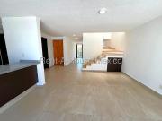Santa Fe Juriquilla. Departamento de 2 pisos con estudio...