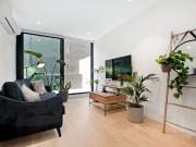 Savvy, Chic and Central