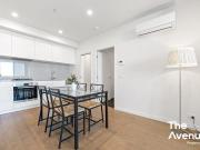 Scenic Water View 2 Bedroom Apartment Near Melb CBD
