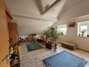 Schicke Dachgeschosswohnung in gepflegtem 3...