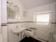 Schicke, helle Wohnung mit Südbalkon, Aufzug und Einbauküche