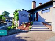 SCHICKER BUNGALOW mit Schwimmteich & XXL Garage in...