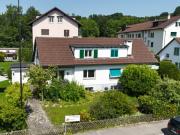 Schmuckes Doppeleinfamilienhaus mit Garten an zentraler Lage