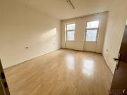 Schnäppchen! Sanierungsbedürftige 2,5 Zimmer Wohnung im...