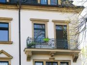 schnittige Familienwohnung Balkon Küche und Bad mit Fenster