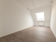 Schön geschnittene 2,5 Zimmer Wohnung im Dachgeschoss