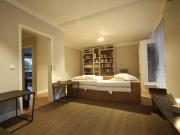 Schön möblierte EG Wohnung mit zwei Zimmern sowie EBK