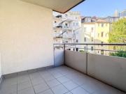 Schöne 2,5 Zimmerwohnung inklusive Küche mit schöner Loggia