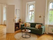Schöne 2 Zimmer Altbau Wohnung mit Balkonmöglichkeit