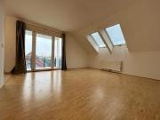 Schöne 2 Zimmer Dachgeschoss Wohnung mit Balkon und... Schöne 2 Zimmer Dachgeschoss Wohnung mit Balkon und...