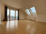 Schöne 2 Zimmer Dachgeschoss Wohnung mit Balkon und... Schöne 2 Zimmer Dachgeschoss Wohnung mit Balkon und...