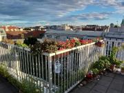 Schöne 2 Zimmer Dachwohnung mit Terrasse