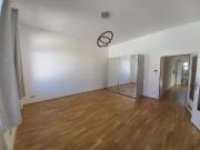 Schöne 2 Zimmer Wohnung mit großer Terrasse in Maurer...